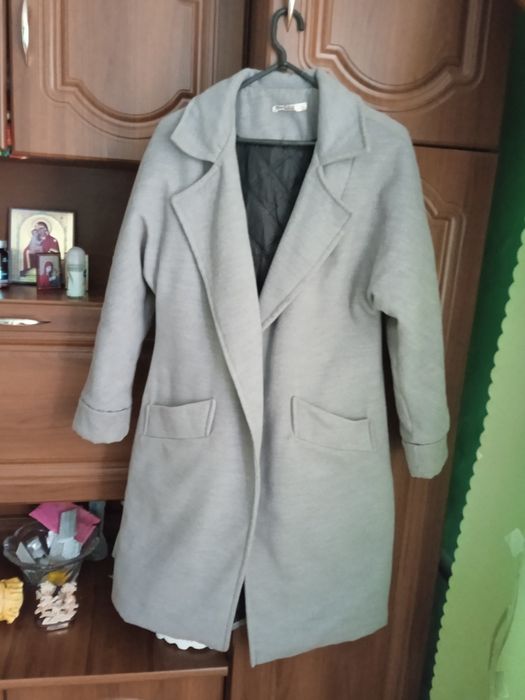 Гарне сіре пальто