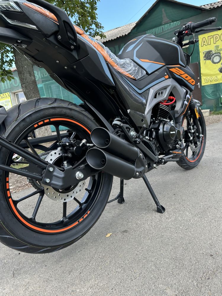 Продам Musstang ST200