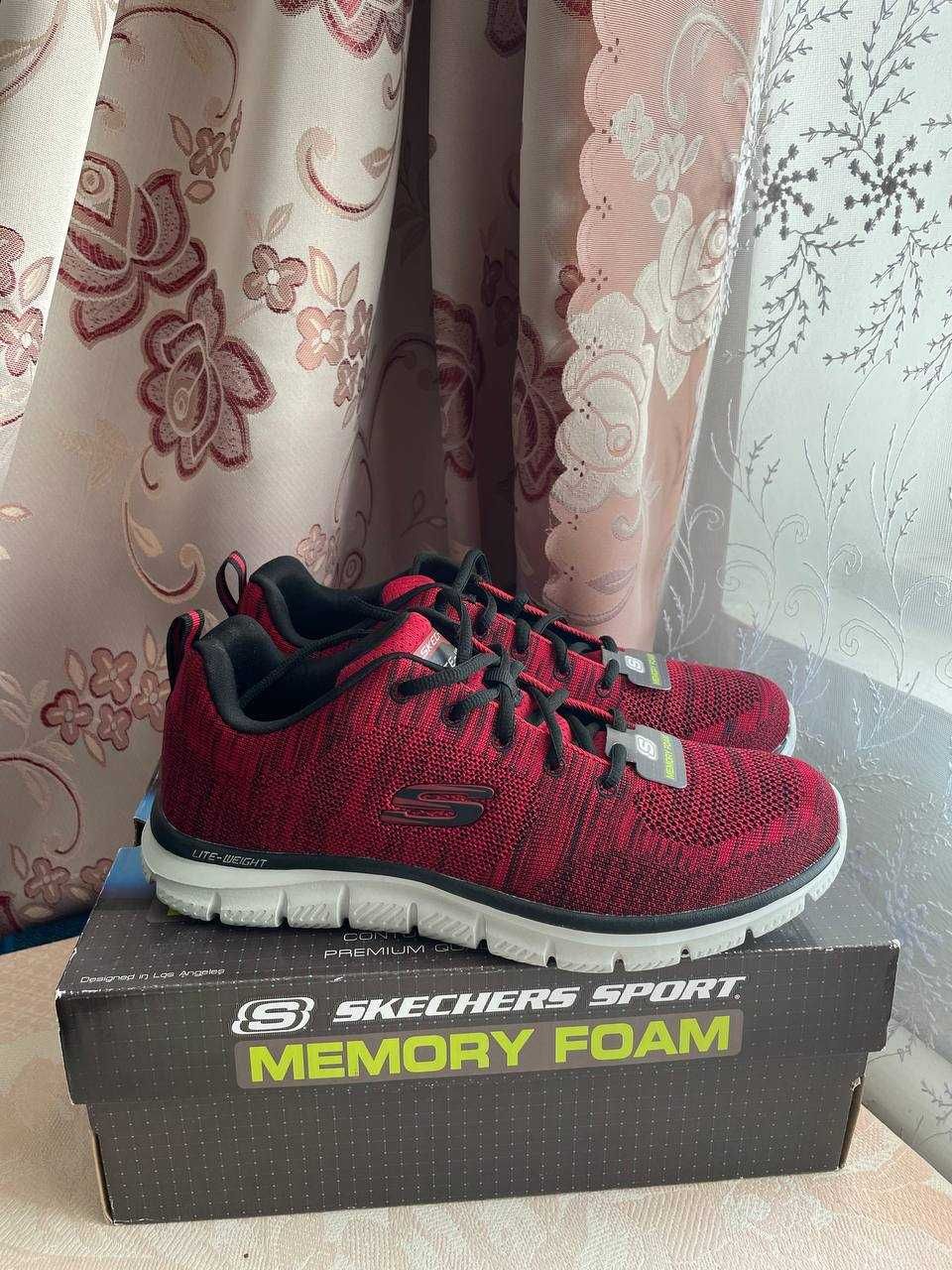 Нові чоловічі кросівки Skechers