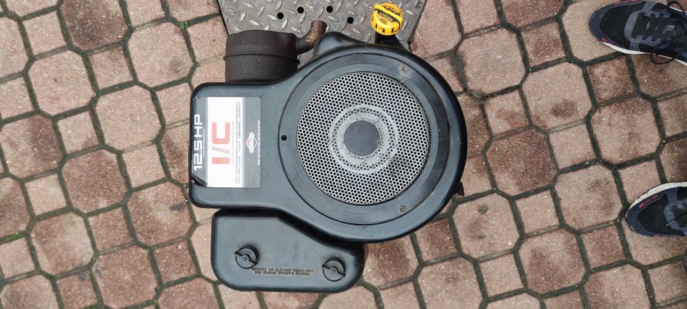 Silnik Briggs Stratton 12.5 HP kompletny, w pełni sprawny.