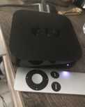 Apple TV a1427 pilotem i kablami