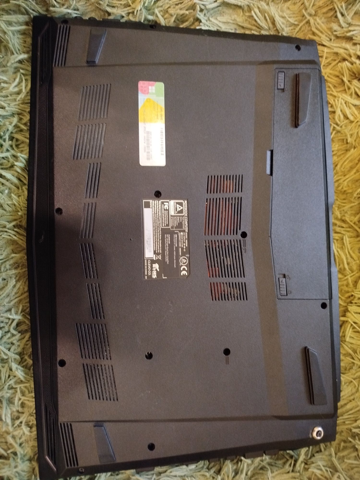 Ноутбук clevo n850 (1050ti, i7, 16ozp)