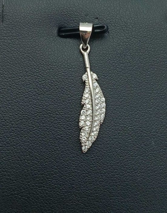 Urocza Srebrna Zawieszka Piórko 1,11g p925