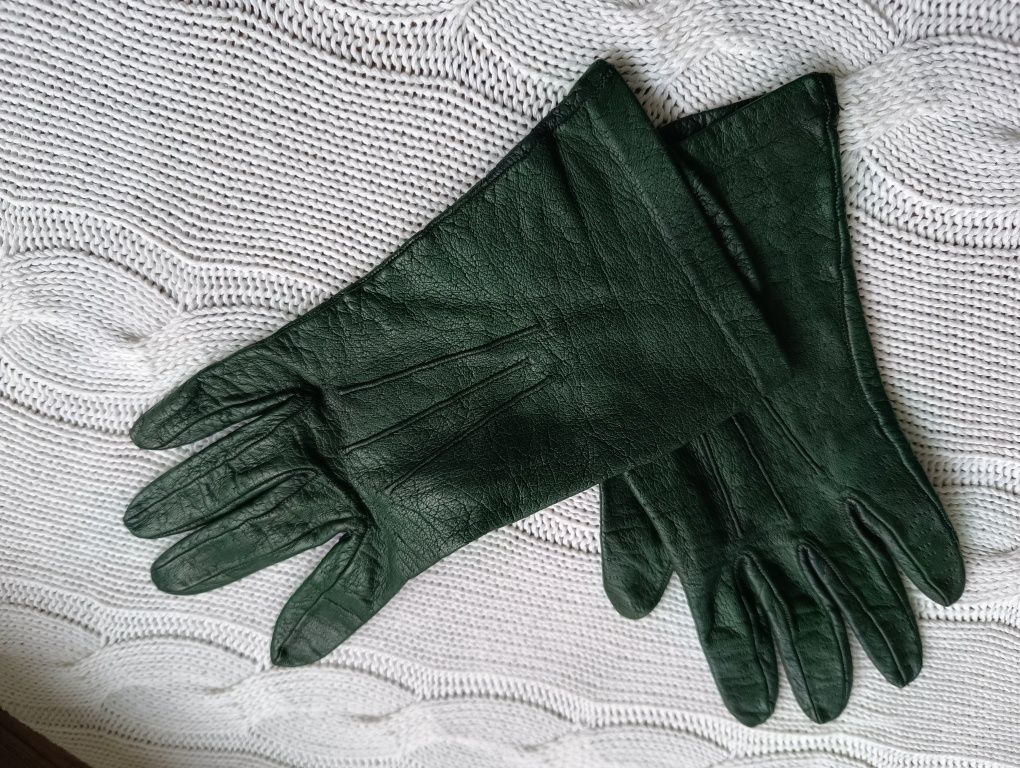 Nowe skórzane rękawiczki
