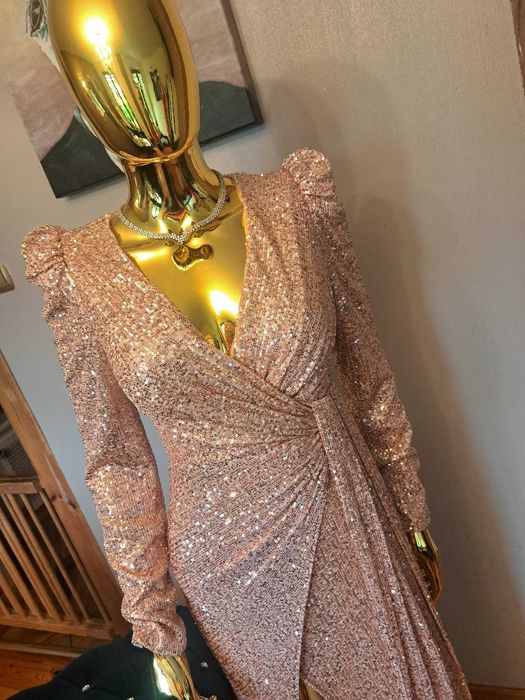 Zjawiskowa suknia wieczorowa Rose-Gold Goddess. R38 Polski producent