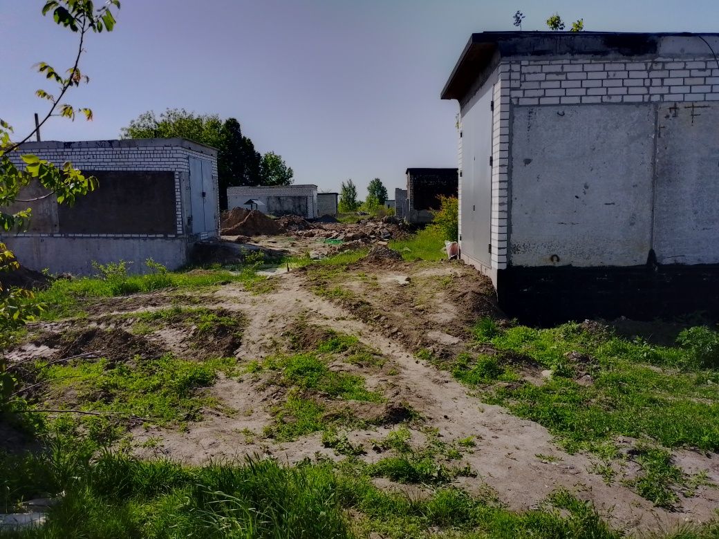 Продам земельну ділянку під забудову гаражу