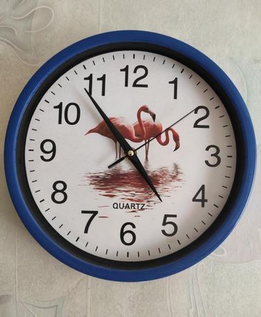 Часы настенные с изображением фламинго