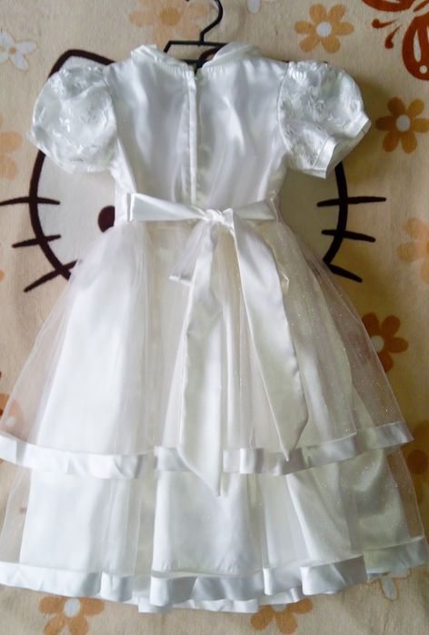 Нова святкова сукня на дівчинку 5-7років.