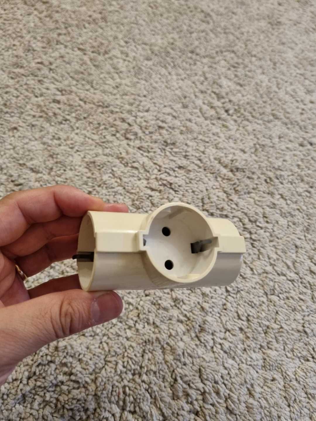 Tomada eléctrica tripla ou dupla
