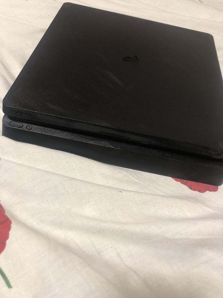 Продам PS 4 SLIM 1 TB