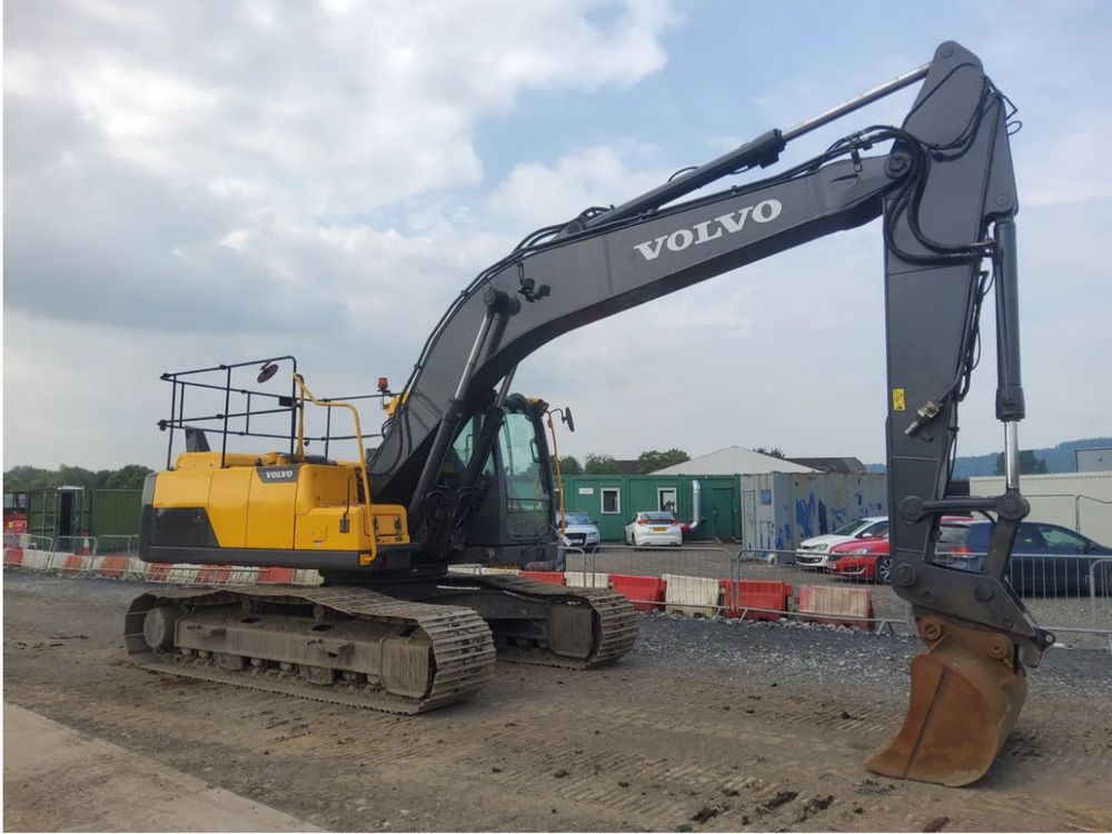 Гусеничний екскаватор VOLVO EC220DL