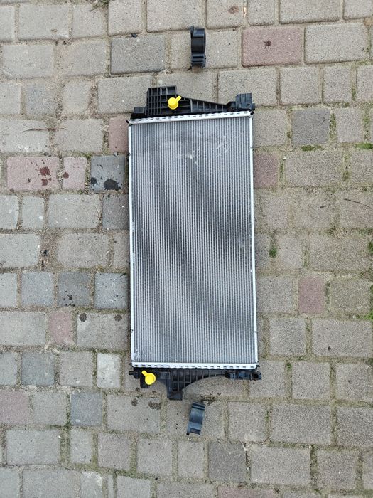 В наявності радіатор Volvo C40 XC40 RECHARGE оригінал