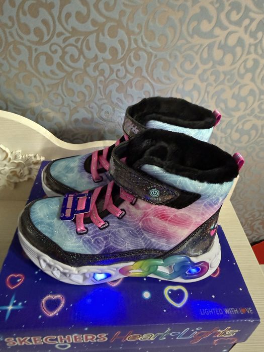 Skechers утеплені підсвітка розміри від 30 до 37