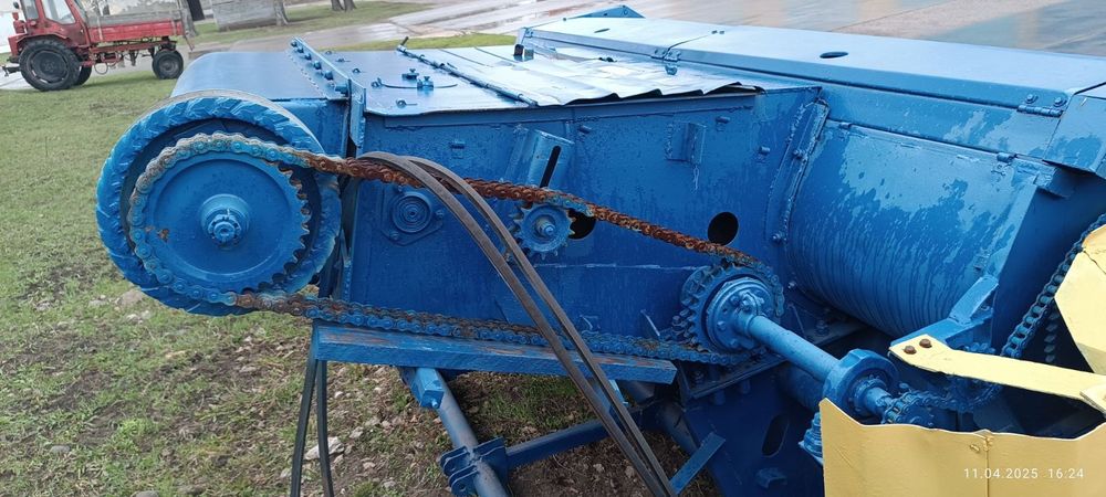 Продаємо жниварку КМС-4 до комбайна СК-5"Нива"
Жниварка в гарному стан