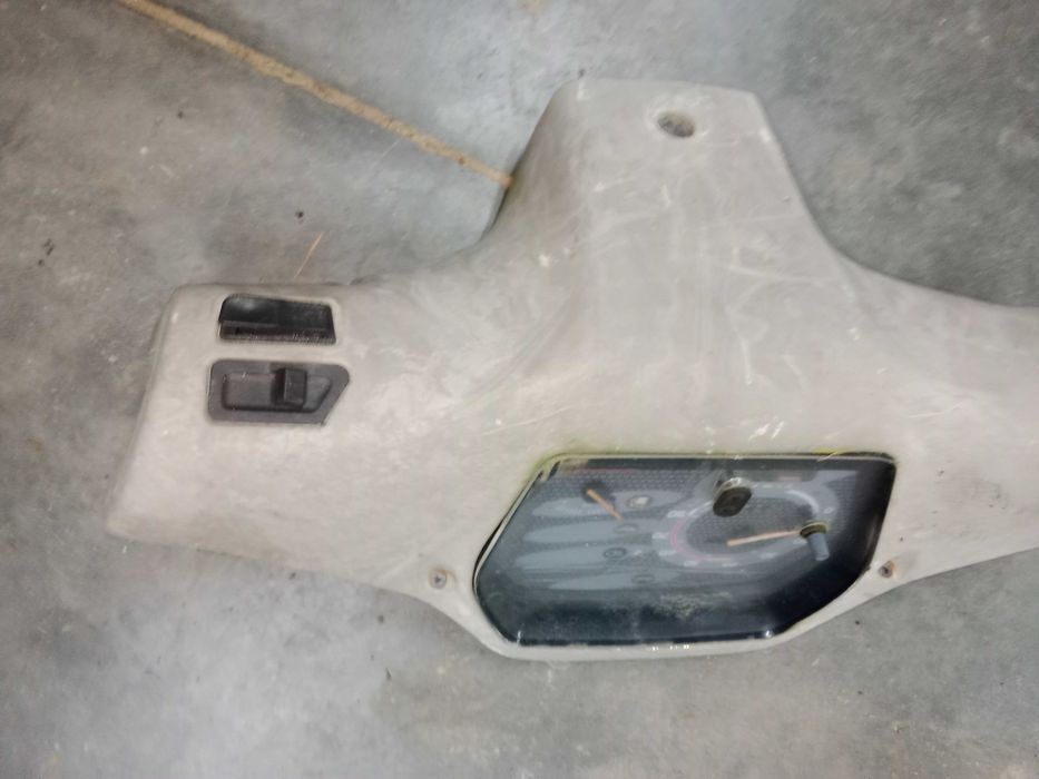 derbi vamos licznik prędkościomierz osłona obudowa licznika kierownicy