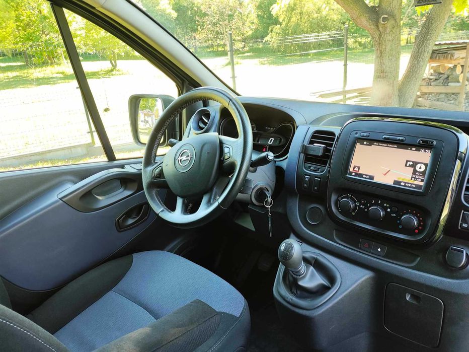 Wynajem Bus 8/9 osób Opel Vivaro Long 1.6 CDTI