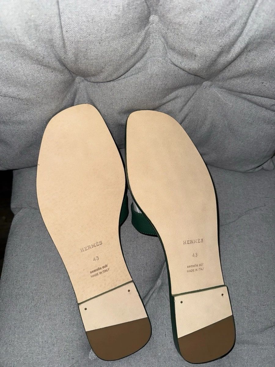 Sandálias verdes Hermès tamanho 43 UE 12 EUA em pele de bezerro laranj