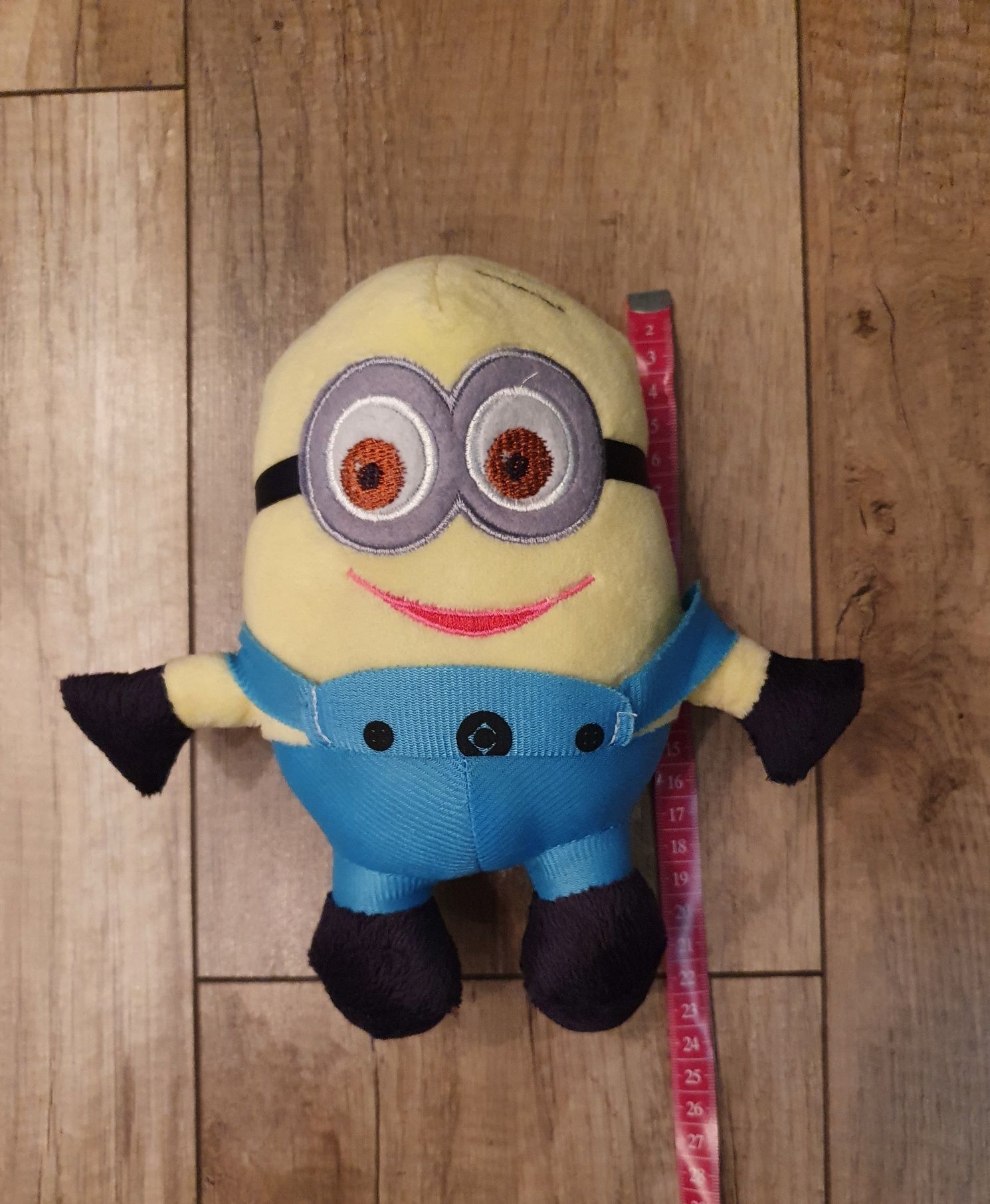 MINIONS maskotka MINIONEK Dave z przyssawką do zawieszenia 24 cm