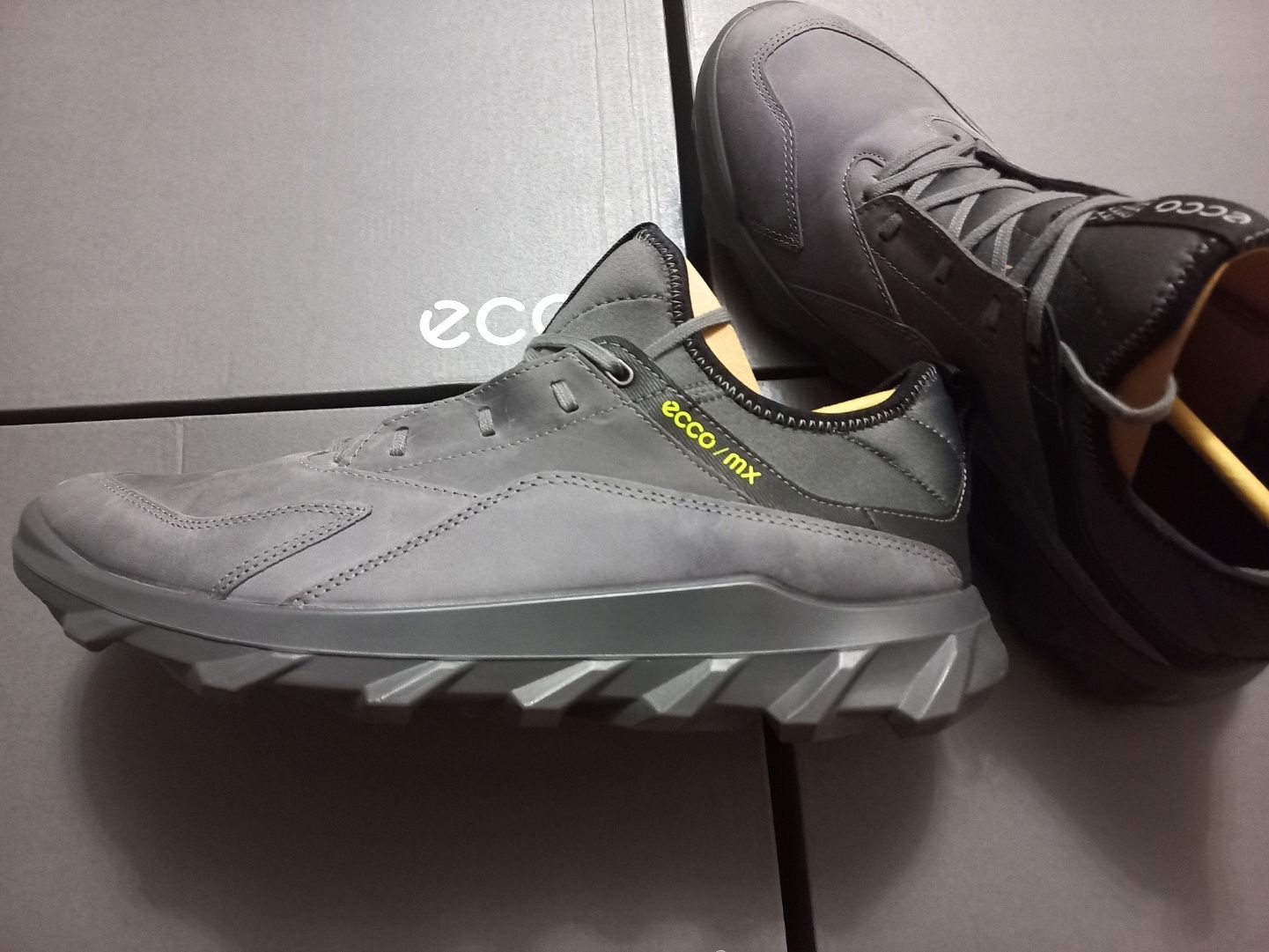 Ecco mx m low сірий колір