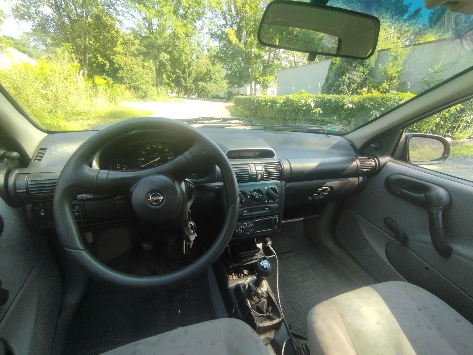 Opel corsa b 1.0
