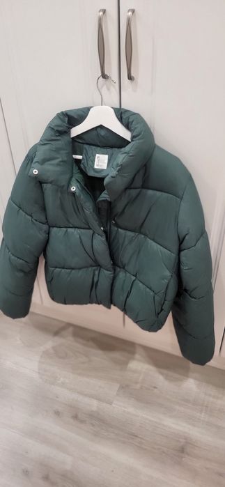 Casaco com novo.Tamanho xs .verde escuro
