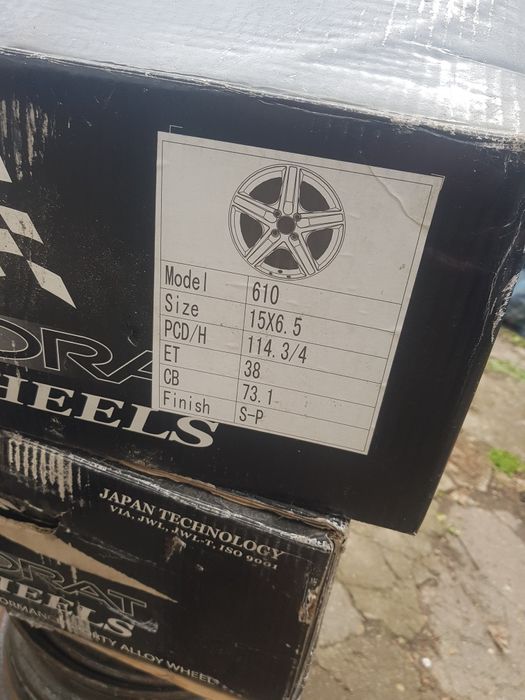 Диски r14 есть в наличии 4 шт один вдаренный