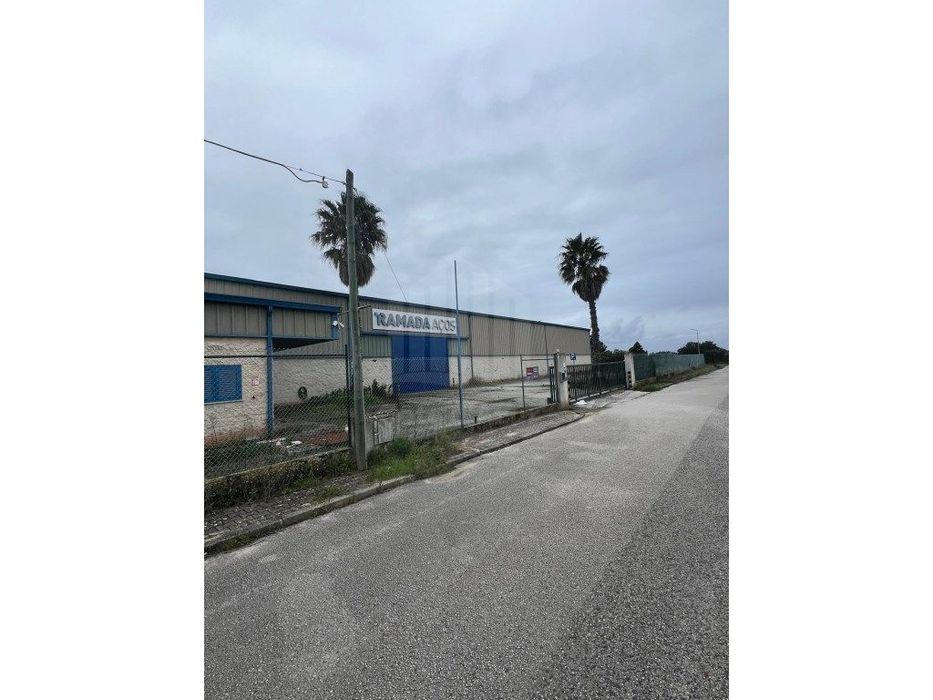 Armazem industrial em Vila Amélia, Quinta do Anjo