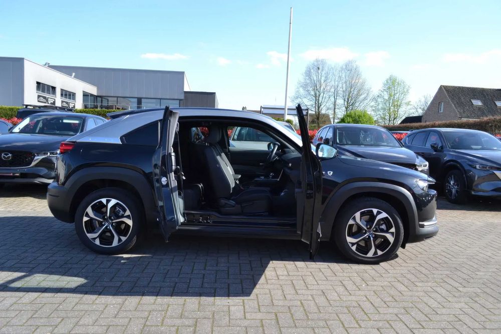 Mazda MX-30      2023