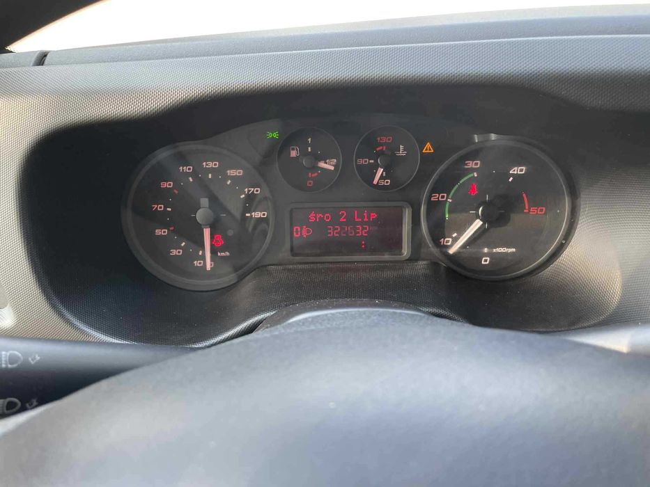 Iveco Daily kontener z windą