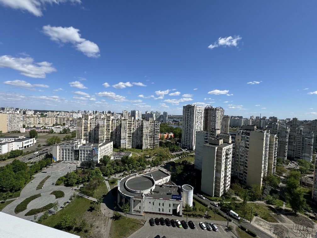 Продам 2к кв вул. Драгоманова 40з, 78.5м2