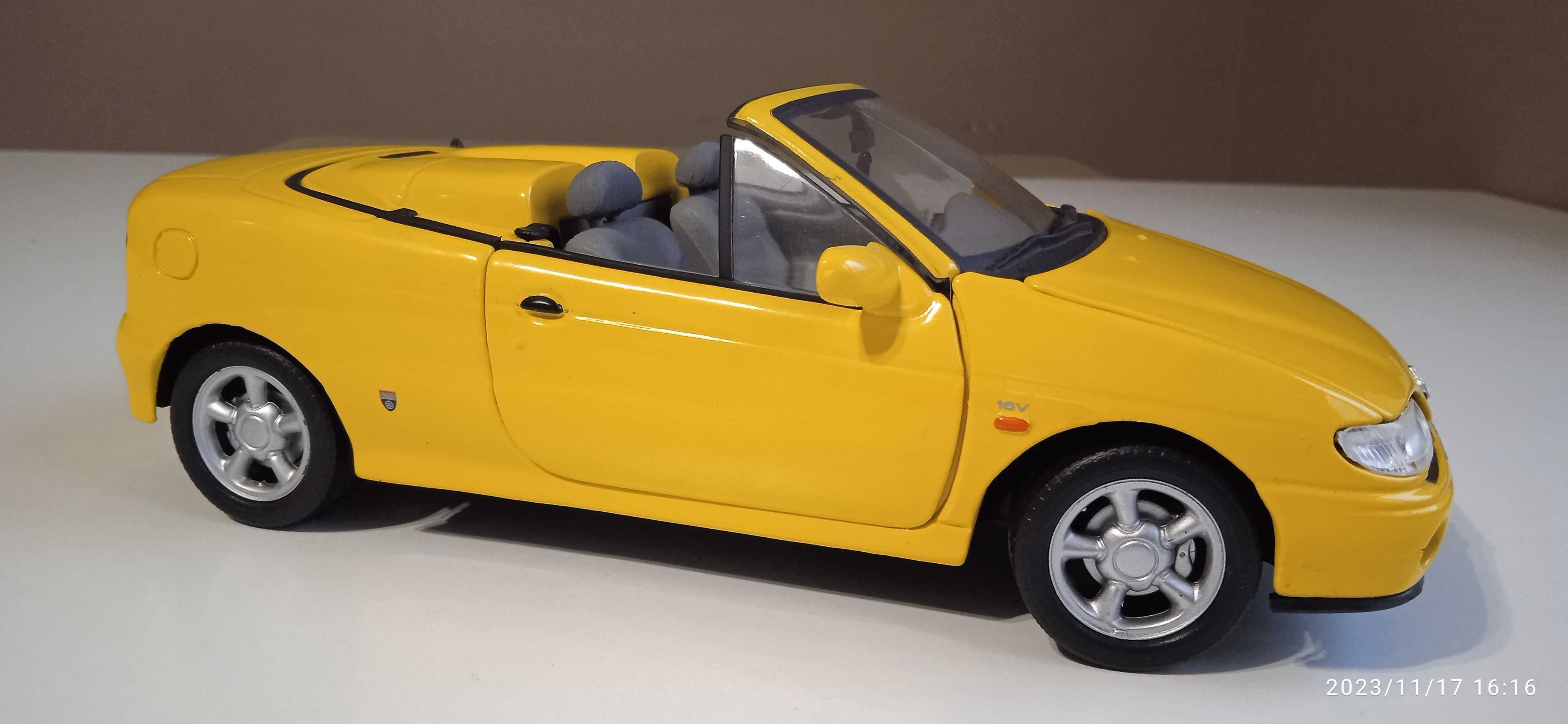 модель 1.18  RENAULT MEGANE SPIDER 1999