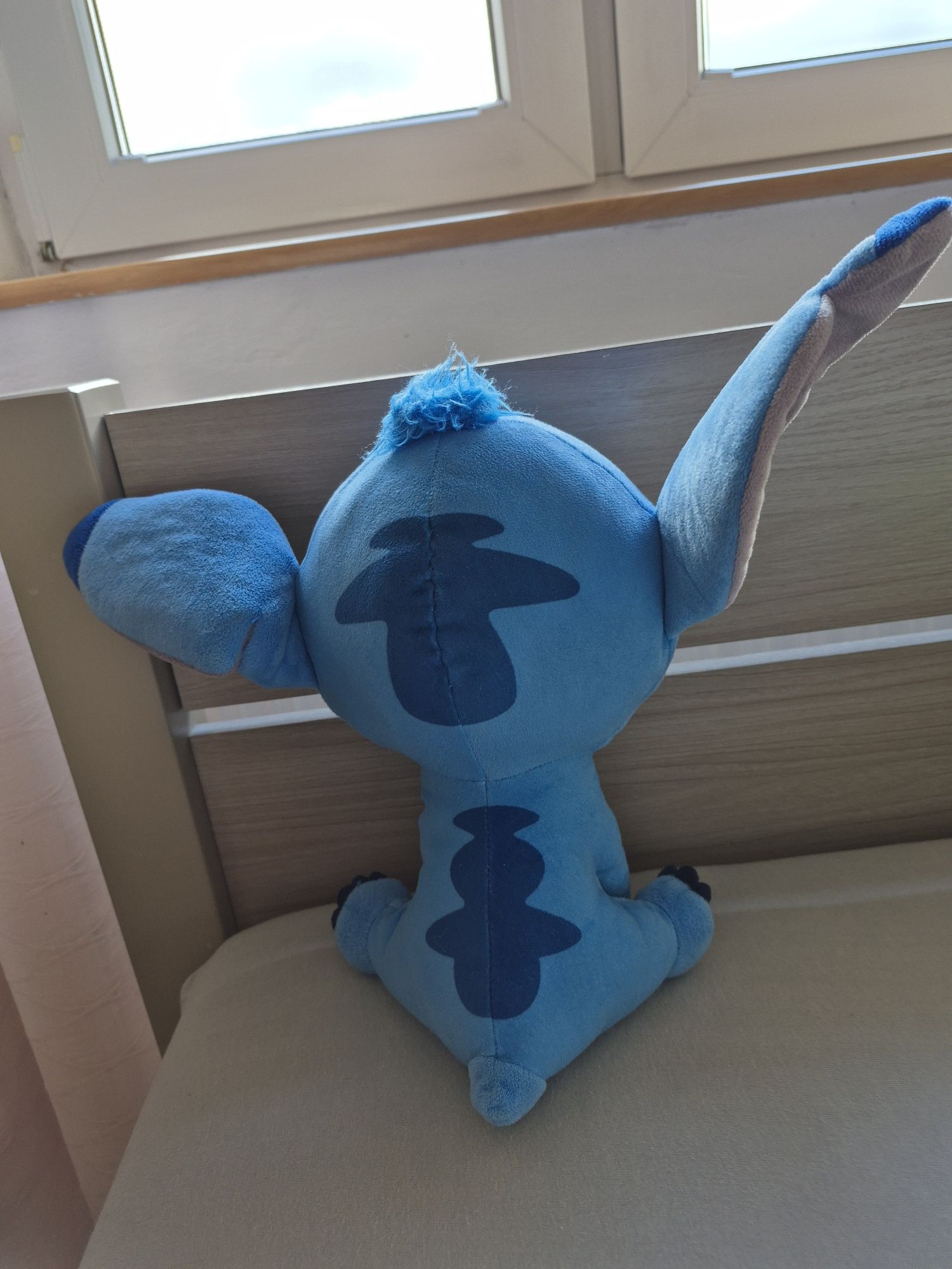 Stich maskotka muzyczna  z bajki Lilo i Stich 32 cm.