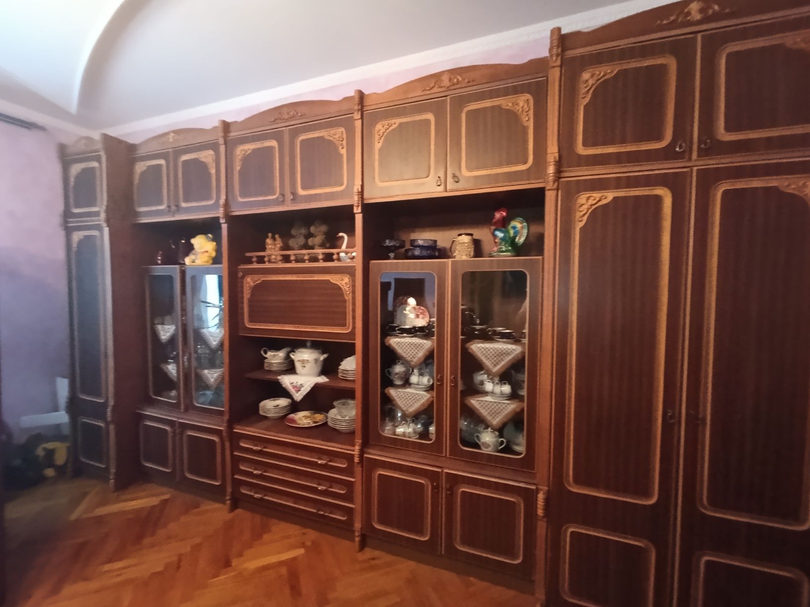 Меблева стінка для вітальні