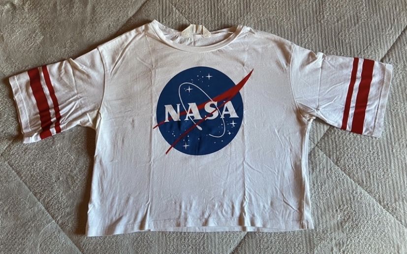 T-shirt branca estampa nasa