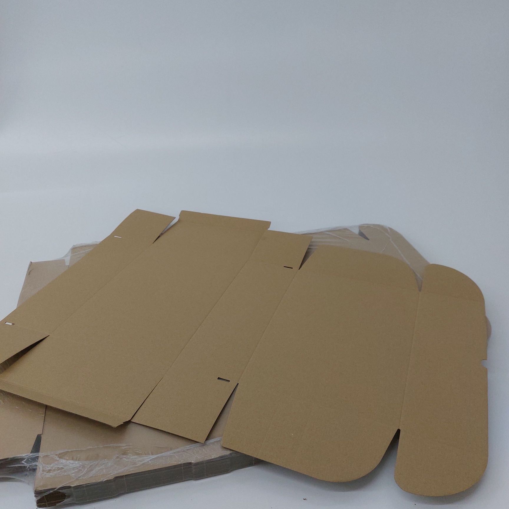 Caixas de cartão montagem rápida (C- 37cm L-25cm A-12cm)