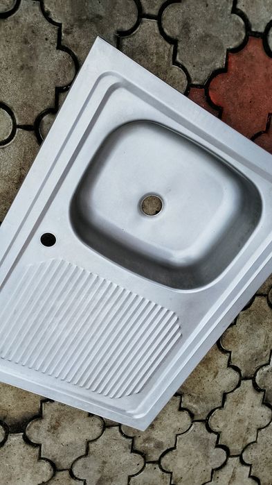 Мийка кухонна накладна.