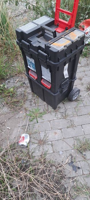 Skrzynka narzędziowa na kółkach