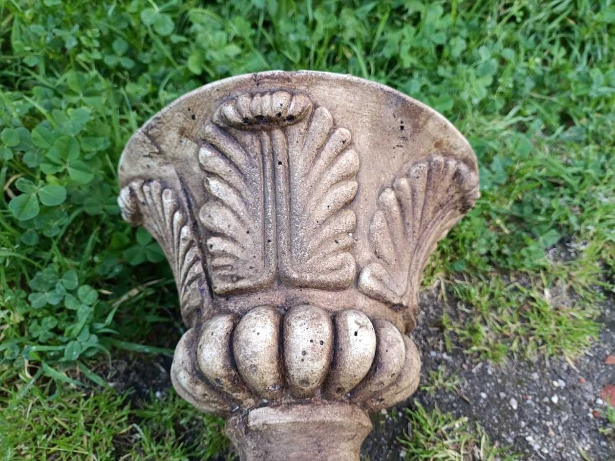 Vaso em cimento branco envelhecido