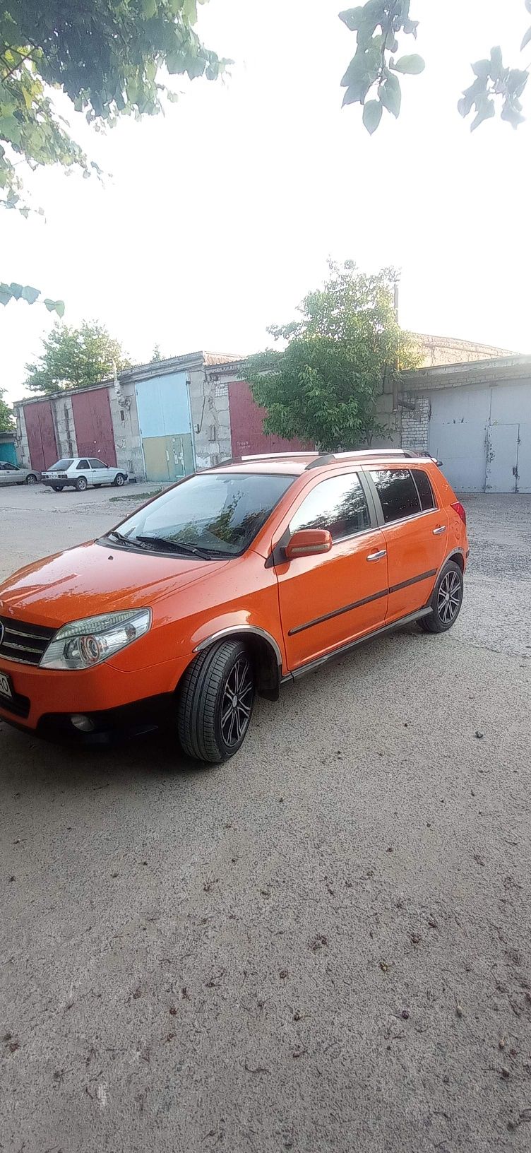 Geely mk Kross 2013г.газ.бензин