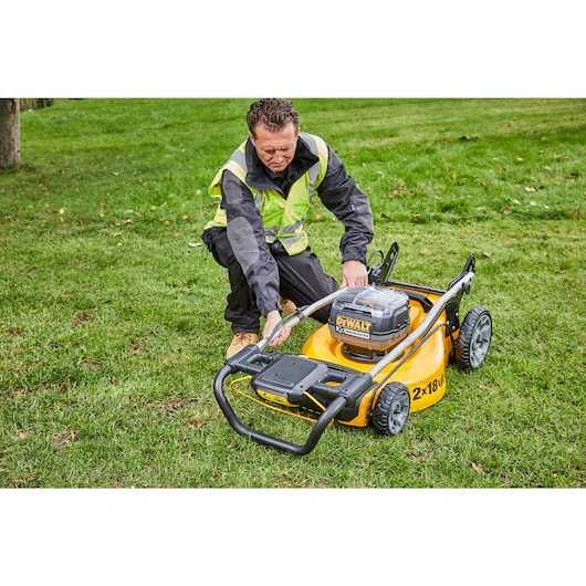 DEWALT ZESTAW Kosiarka Akumulatorowa 2x5Ah 18V DCMW564P2QW 48cm szer.