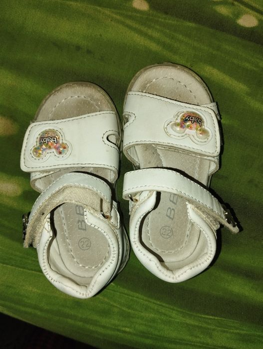 Продам взуття для дівчинки