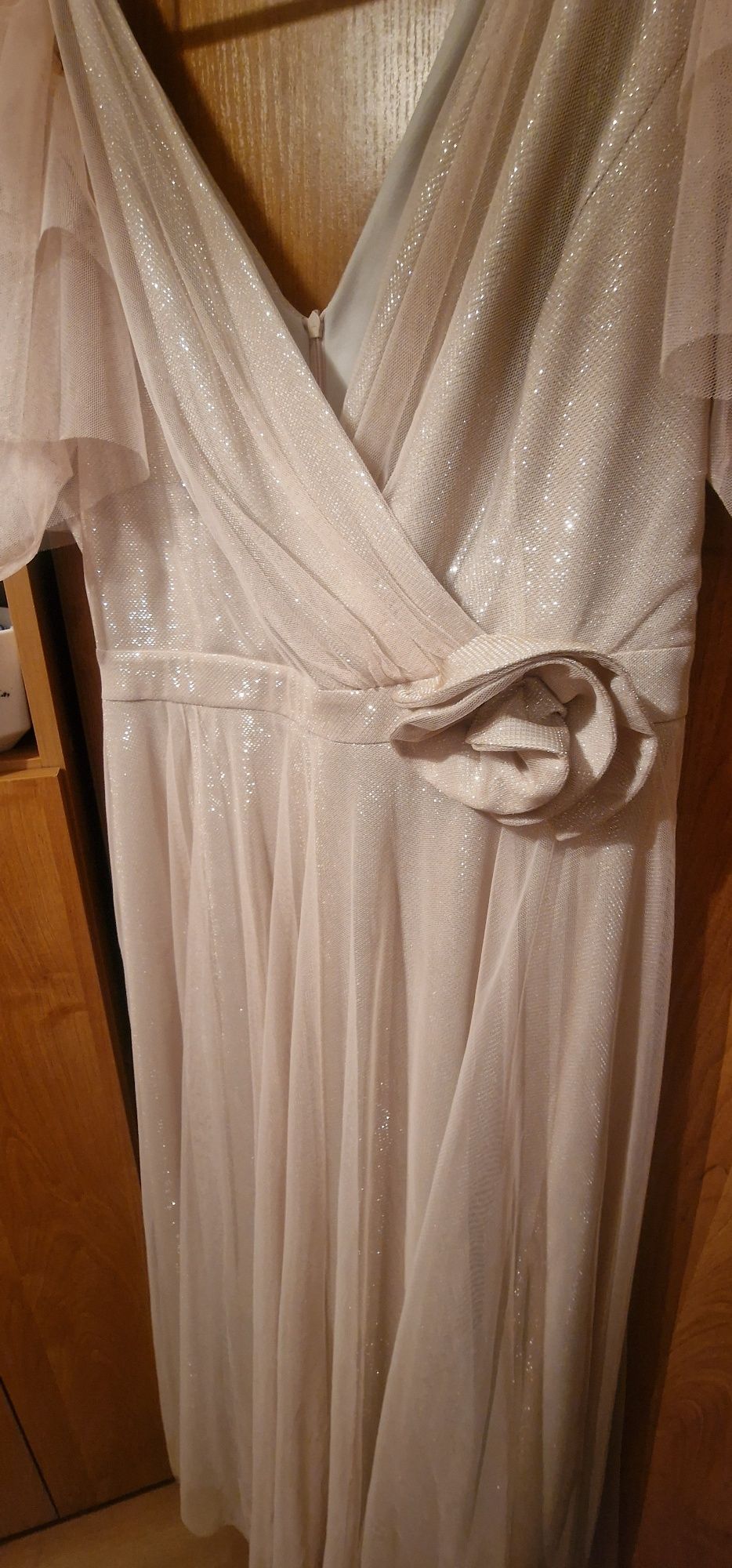 Sukienka. Wyszczuplająca elegandzka na wesele