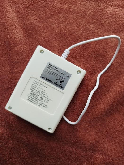 Зарядка для акумуляторів-батарейок