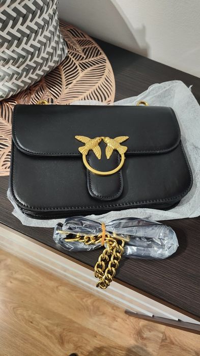 Torebka pinko na długim złotym pasku łańcuszku