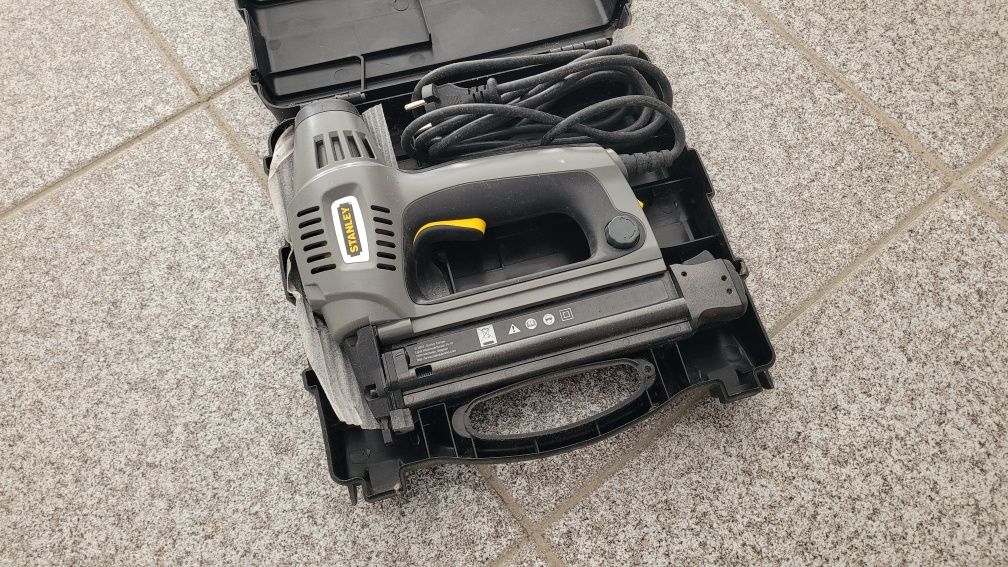 Agrafador elétrico Stanley TRE650