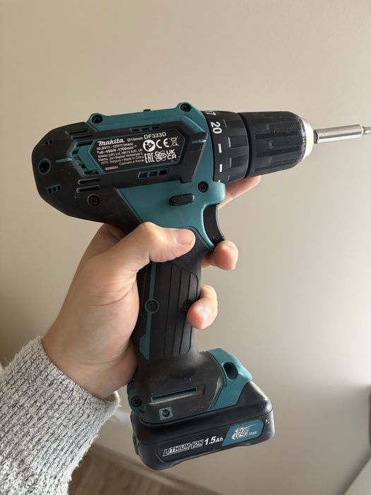 Makita DF333D Wiertarko - wkrętarka 12 V + 2 x 1,5 Ah