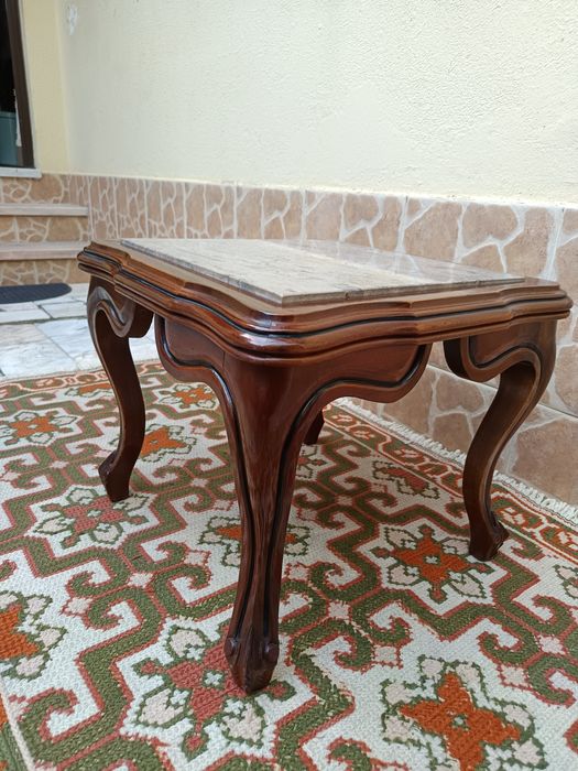 Mesa de centro em  madeira com  tampo em pedra