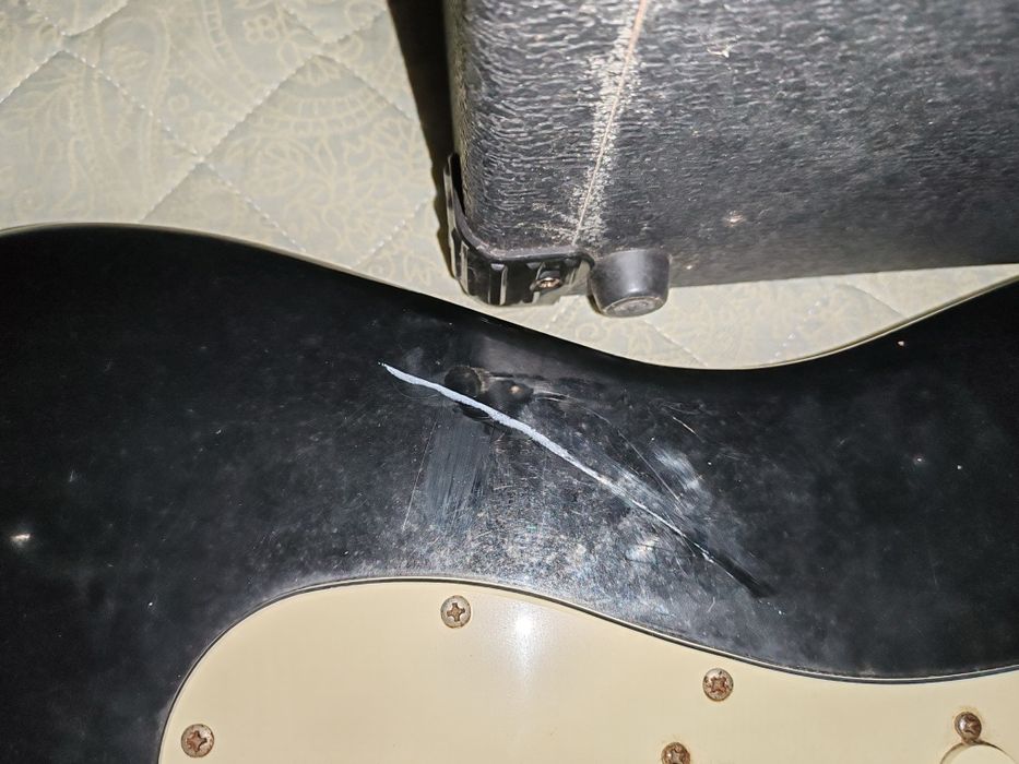Guitarra elétrica Stagg+ amplificador