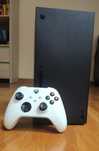 Xbox series X z kontrolerem