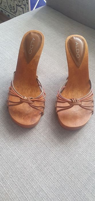 Sandálias Aldo salto alto nunca usadas